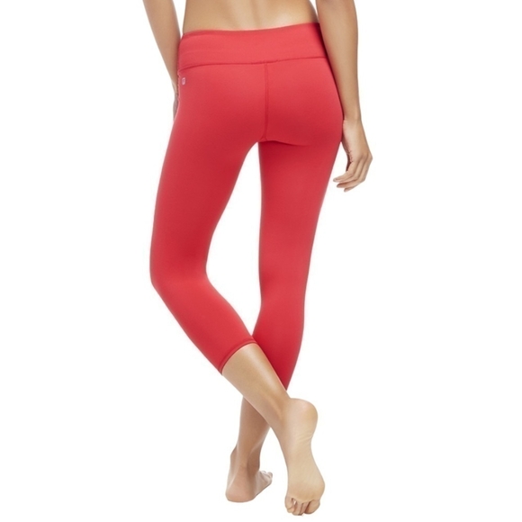 NWT Women Activewear FABLETICS Capri Pink 7/8 Capri Compression Cropped Leggings - Picture 4 of 7